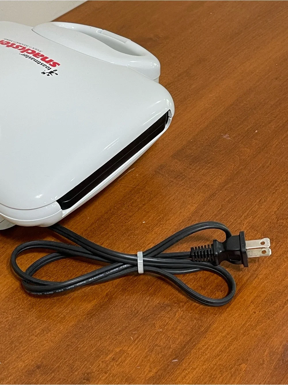 Toastmaster Snackster Model TSM2 Snack & Sandwich Maker 640 Watts White Travel